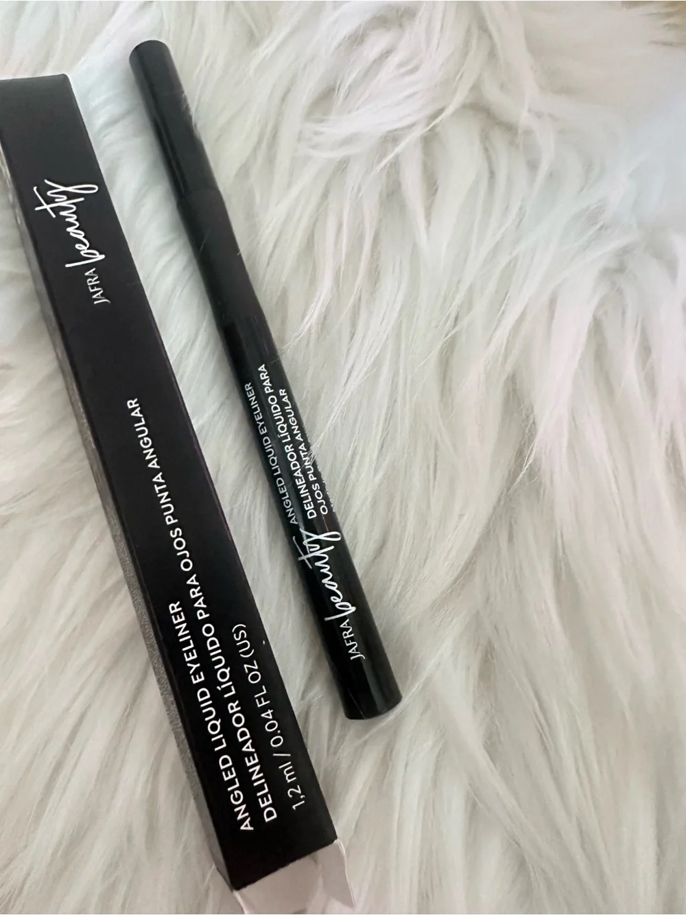 JAFRA Angled Liquid Eyeliner - Black